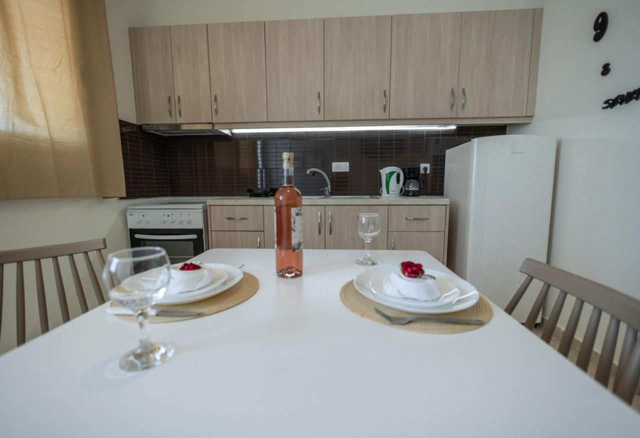Fabview Studio Apartments Pánormos Eksteriør billede